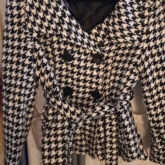 LASO KISS COAT SIZE LARGE with belt, 2 pocket. Brand new no tag. - Picture 5 of 7